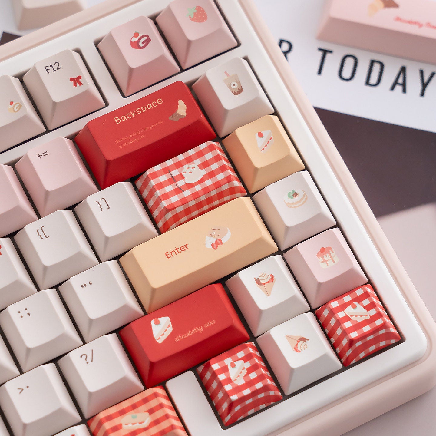 Urelab Strawberry Dessert Keycap Set