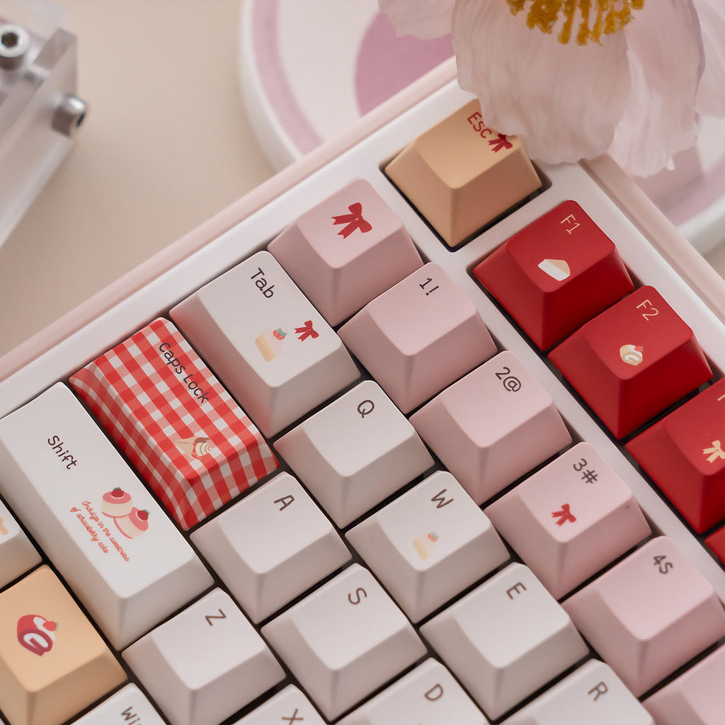 UR82 Strawberry Dessert Powder Three-Mode Mechanical Keyboard