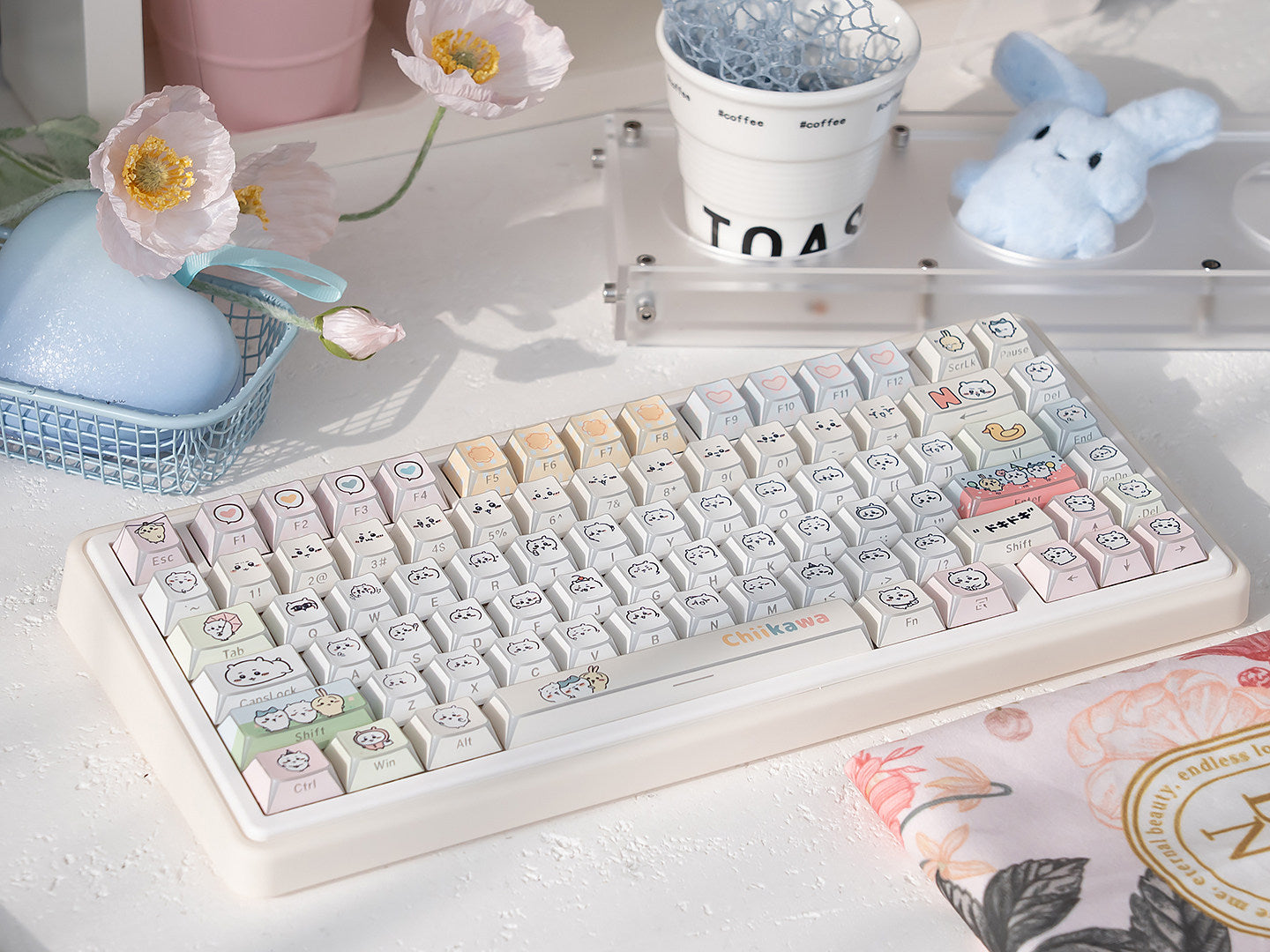 UR82 Chiikawa Mini Keyboard with Three Modes and Mechanical Switches