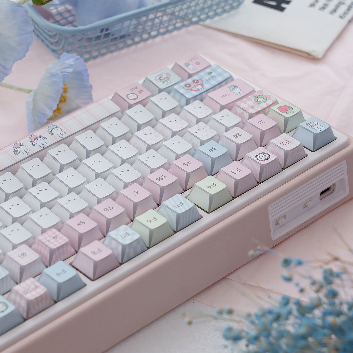 UR82 Strawberry Dessert Bundle | Keyboard + Keycap Set | Pink Aesthetic Mechanical Keyboard